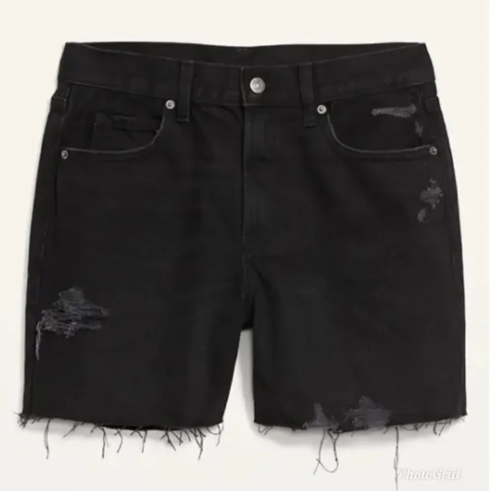 Old Navy High Waisted Slouchy Straight Cut-Off Black Denim Shorts - Picture 5 of 12
